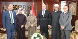 محافظ
      بني
      سويف
      يستقبل
      سفير
      الكويت
      بمناسبة افتتاح
      مسجد
      عزبة
      أبو
      النور