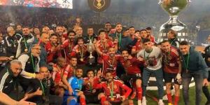 نهائي
      كأس
      مصر،
      مراسم
      تتويج
      الأهلي
      بالبطولة
      (فيديو)