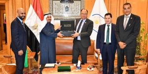 رئيس
      جامعة
      حلوان
      يستقبل
      سفير
      السعودية
      لبحث
      التعاون
      المشترك