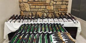 ضبط
      34
      سلاحا
      ناريا
      و18
      قضية
      مخدرات
      خلال
      حملة
      في
      أسيوط
      وأسوان
      ودمياط