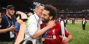 محمد
      صلاح
      وجيمي
      كاراجر..
      من
      تحالف
      "الضيف
      والمذيع"
      إلى
      حرب
      "الأناني
      والمهووس"