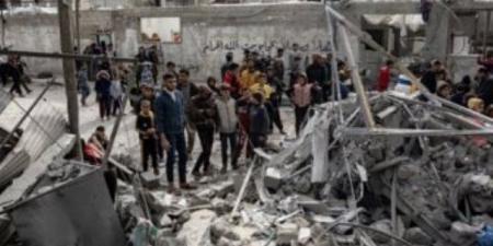 قصف مدفعي للاحتلال يتسبب في اندلاع حريق بمبنى ناصر الطبي في خان يونس