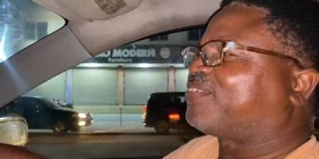 سائق
      تنزاني
      ينتقد
      طائرة
      الأهلي
      المحملة
      بالأغذية
      ويتوعد
      الفريق
      بالخسارة
      (فيديو)