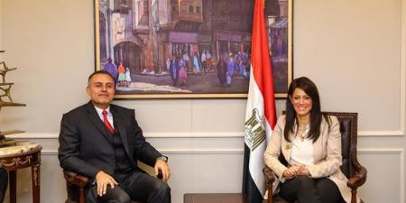 المشاط
      تبحث
      مع
      السفير
      القطري
      بالقاهرة
      جهود
      تمكين
      الشباب
      وريادة
      الأعمال