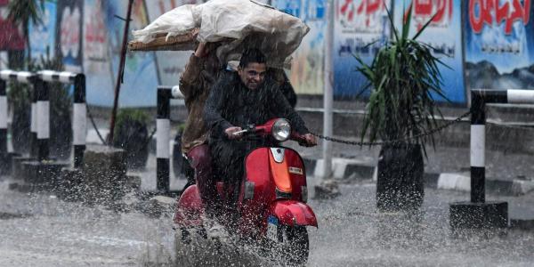 مصر
      تحت
      الأمطار
      في
      خميس
      شتوي
      بامتياز..
      "وتوقعات
      طقس
      الجمعة"