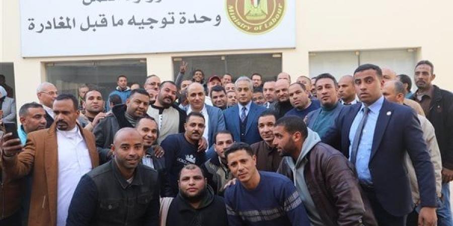وزير
      العمل
      يلتقي
      العِمالة
      المصرية
      الموسمية
      المُرشحين
      للعمل
      في
      موسم
      الحج