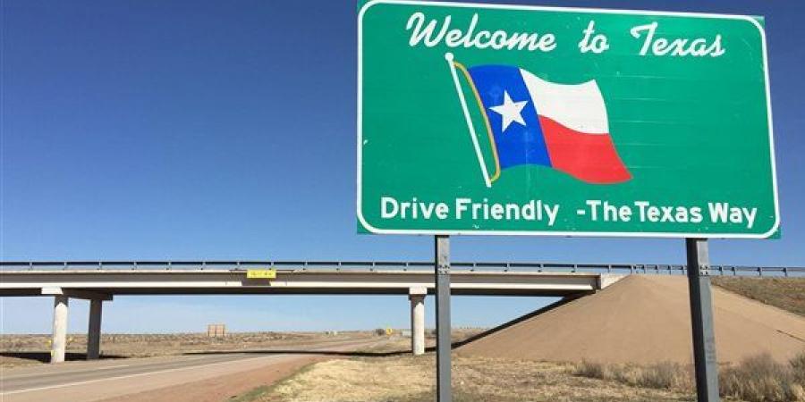 تكساس
      الأمريكية
      تبني
      قاعدة
      عسكرية
      قرب
      الحدود
      مع
      المكسيك