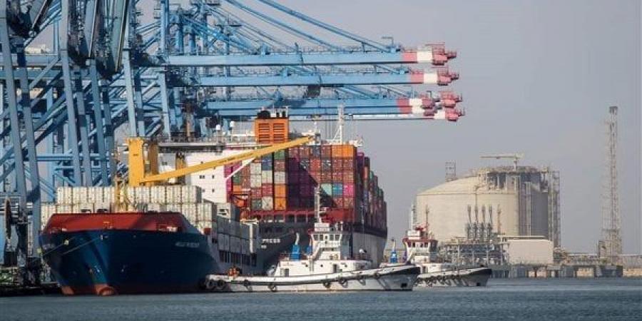 وصول
      52500
      طن
      قمح..
      حركة
      السفن
      والبضائع
      في
      ميناء
      دمياط