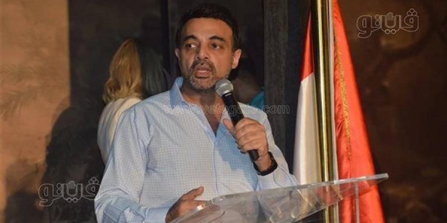 عمرو
      محمود
      ياسين
      يعلن
      وفاة
      عمه