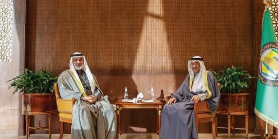 البديوي:
      دول
      الخليج
      حريصة
      على
      ضمان
      استقرار
      أسواق
      النفط
      العالمية
      مع
      "أوبك"