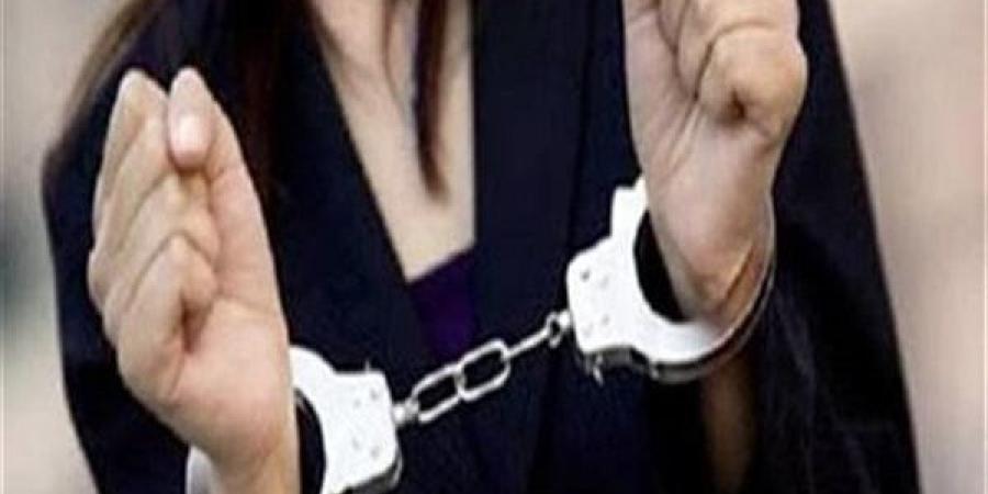 حبس
      سيدة
      استولت
      على
      300
      ألف
      جنيه
      من
      المواطنين
      في
      الفيوم