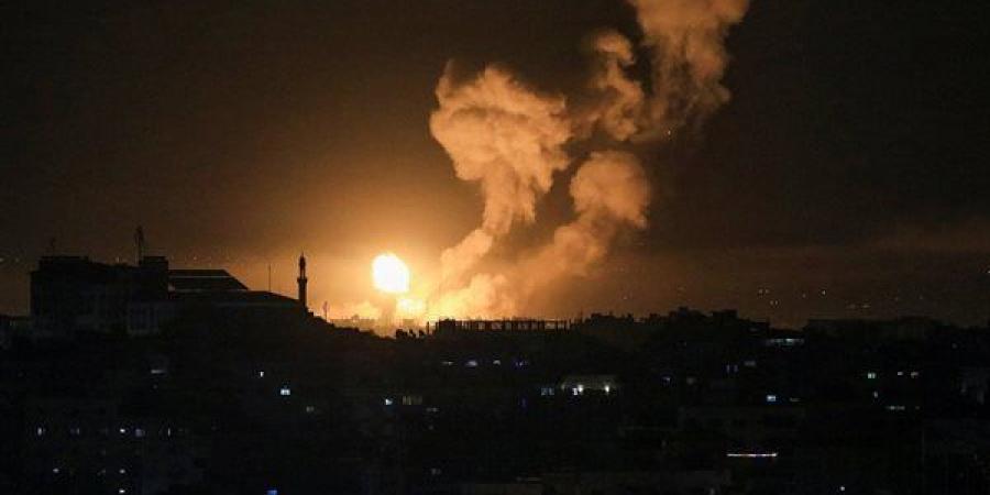 3
      انفجارات
      تهز
      الساحل
      السوري