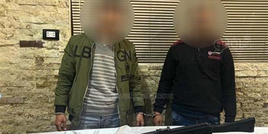سقوط
      11
      ديلر
      مخدرات
      بحوزتهم
      حشيش
      وأسلحة
      نارية
      بالقاهرة