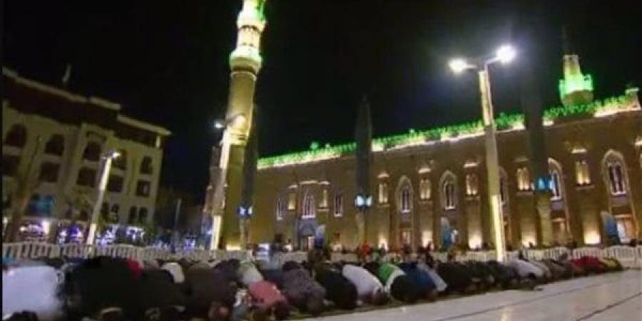 قبلة
      الملهوفين،
      ابتهالات
      وروحانيات
      رمضانية
      حتى
      مطلع
      الفجر
      بمسجد
      سيدنا
      الحسين
      (فيديو)