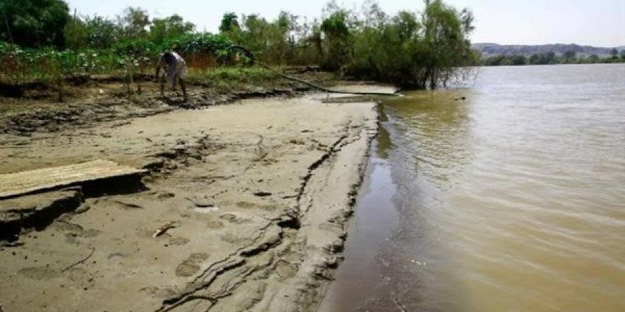 كوارث
      سد
      النهضة،
      تراجع
      منسوب
      النيل
      الأزرق
      وأزمة
      في
      مياه
      الشرب
      بالسودان