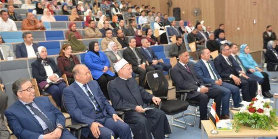 رئيس
      جامعة
      المنصورة
      يشارك
      بندوة
      مفتي
      الديار
      المصرية
      في
      رحاب
      المنصورة
      الجديدة
      (صور)