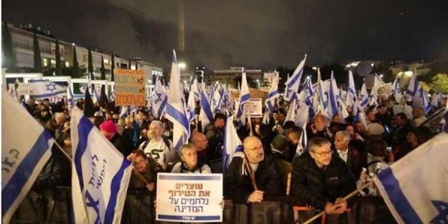 المتظاهرون
      يهددون
      نتنياهو
      بحرق
      إسرائيل
      (
      فيديو)