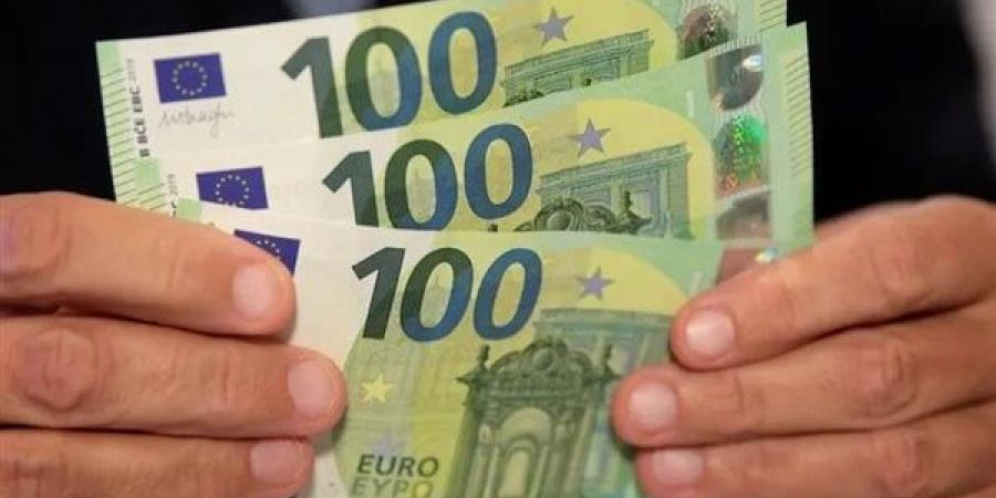 تراجع
      سعر
      اليورو
      أمام
      الجنيه
      المصري
      بالبنك
      المركزي
      اليوم
      الاثنين
      1-4-2024
      بختام
      التعاملات