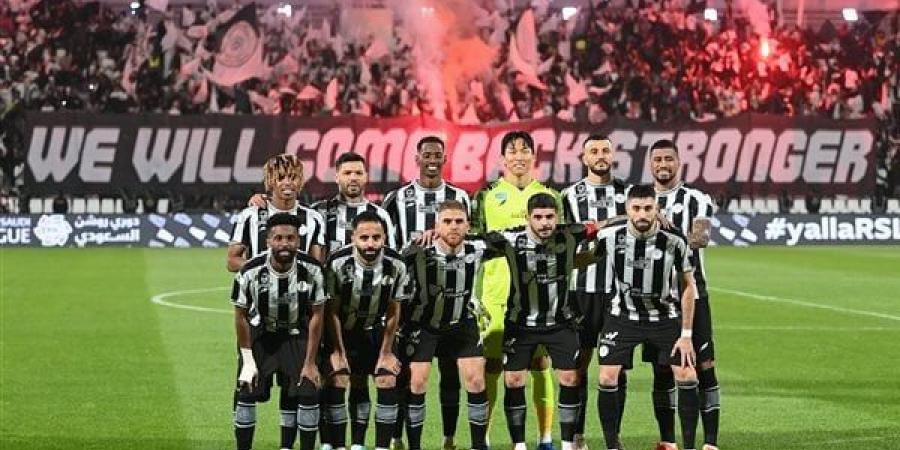 الدوري
      السعودي،
      الشباب
      يفوز
      على
      الرياض
      بهدف
      عكسي