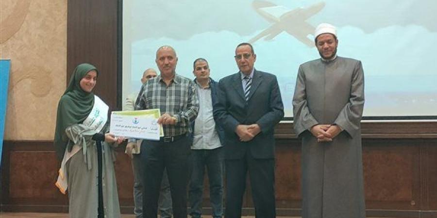 محافظ
      شمال
      سيناء
      يكرم
      الفائزين
      في
      مسابقة
      الوسيم
      للقرآن
      الكريم
      (صور)