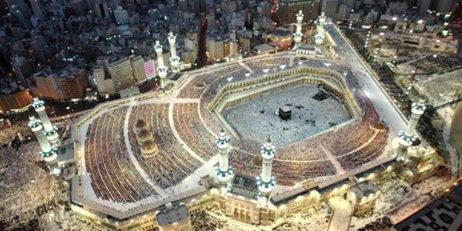 العشر
      الأواخر
      من
      رمضان،
      توافد
      المعتمرين
      لأداء
      صلاة
      التهجد
      بالمسجد
      الحرام
      (بث
      مباشر)