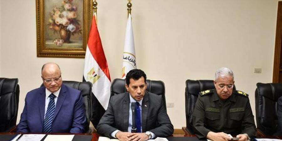 وزير
      الشباب
      والرياضة
      يناقش
      الطروحات
      الاستثمارية
      الجديدة
      لتطوير
      هيئة
      ستاد
      القاهرة