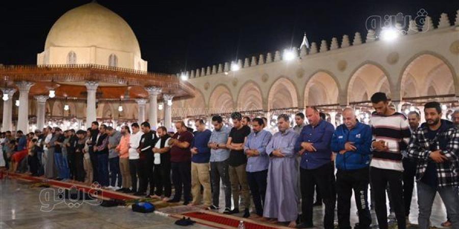 أجواء
      روحانية
      في
      مسجد
      عمرو
      بن
      العاص
      خلال
      العشاء
      والتراويح
      في
      الوترية
      الثالثة
      (صور)