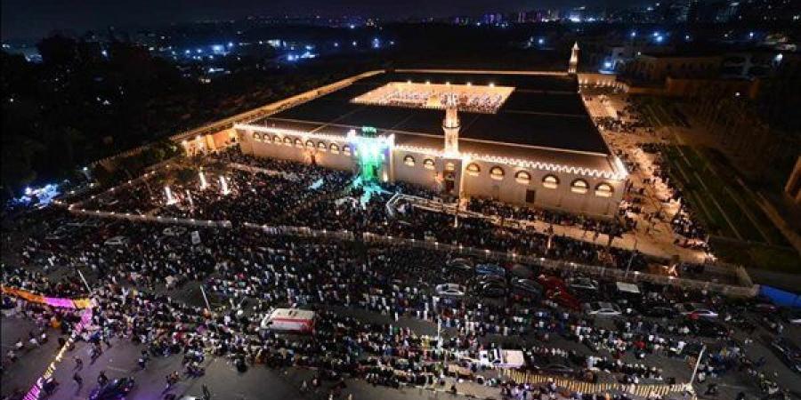 مشهد
      مهيب،
      الآلاف
      يقيمون
      صلاة
      التراويح
      أمام
      مسجد
      عمرو
      بن
      العاص
      في
      وسط
      الطريق
      -
      صور