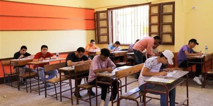 موعد
      إعلان
      جداول
      امتحانات
      نهاية
      العام
      الدراسي
      بالجيزة
      والقاهرة