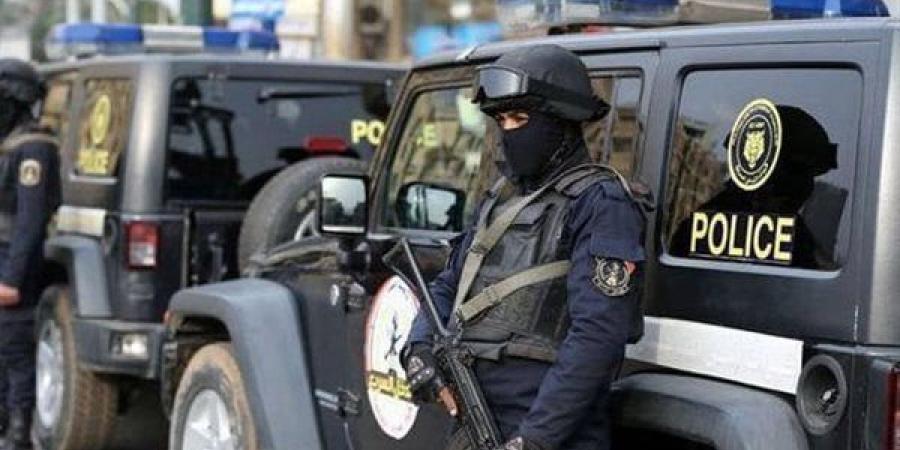 المتهم
      بقتل
      صديقة
      زوجته
      في
      الهرم
      يمثل
      الجريمة