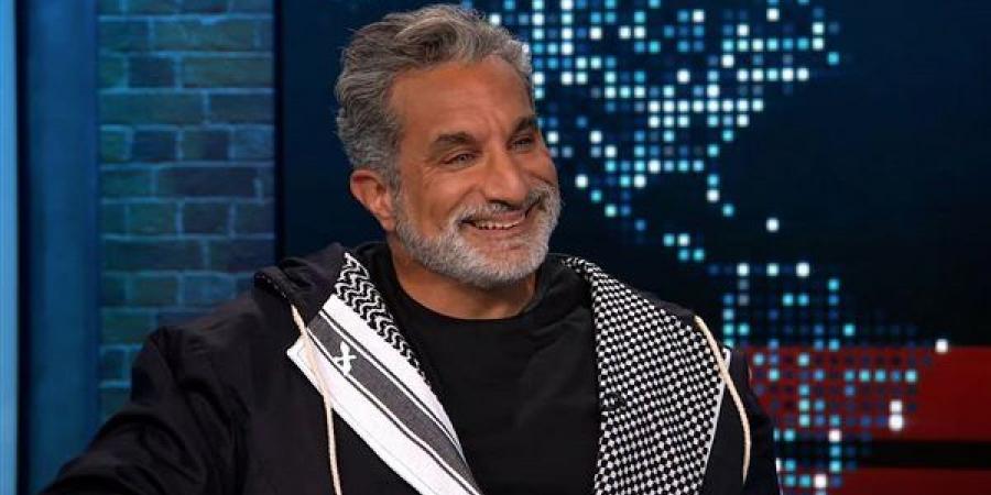 بالكوفية
      الفلسطينية،
      باسم
      يوسف
      يسخر
      من
      الغضب
      العالمي
      على
      مقتل
      عمال
      الإغاثة
      في
      غزة
      (فيديو)